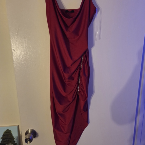 Elegant Red Draped Dress - Picture 1 of 2
